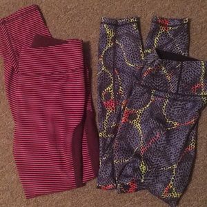2 pairs of stretchy leggings